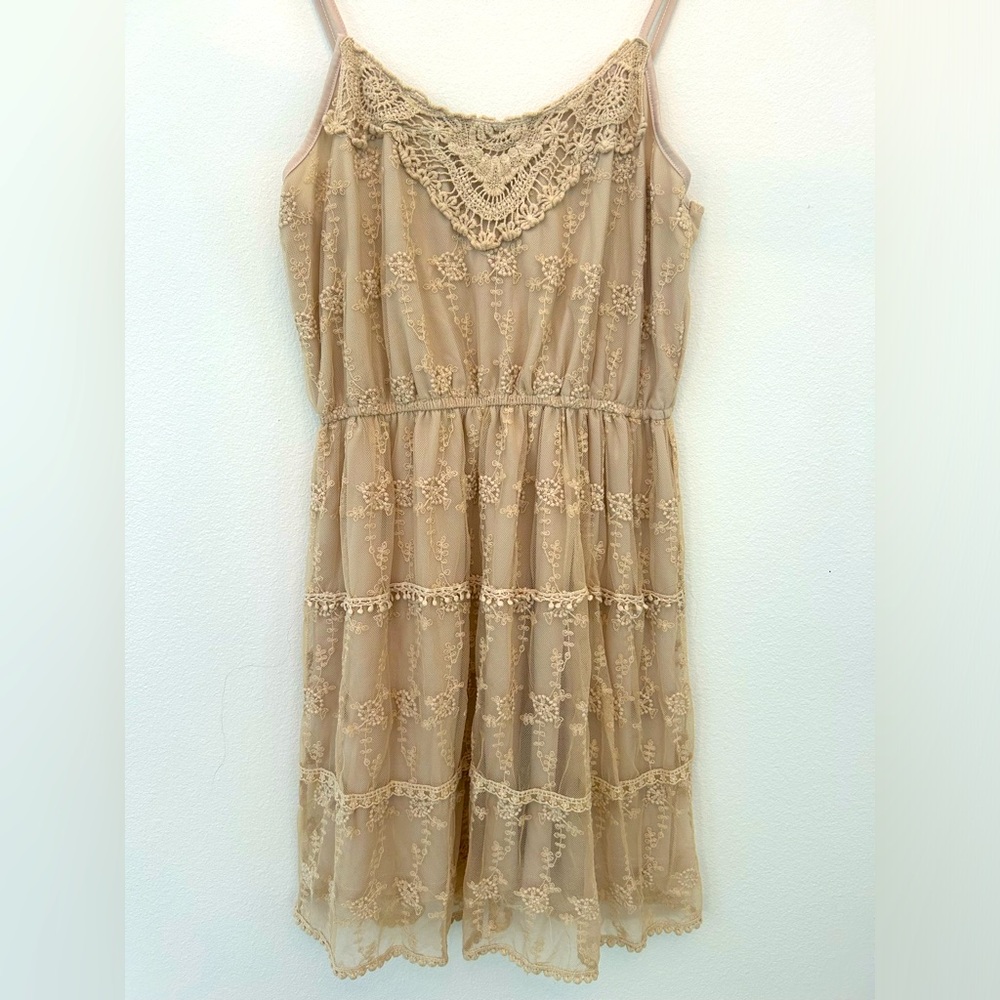NEAUTRAL LACE SUNDRESS